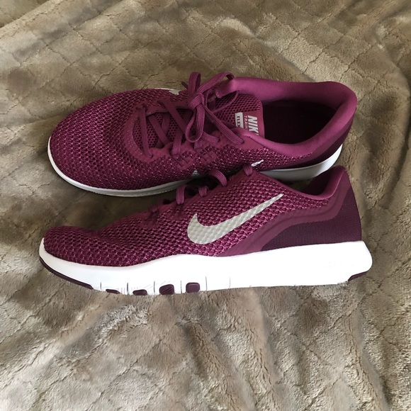 Nike Shoes - Nike Flex TR 7